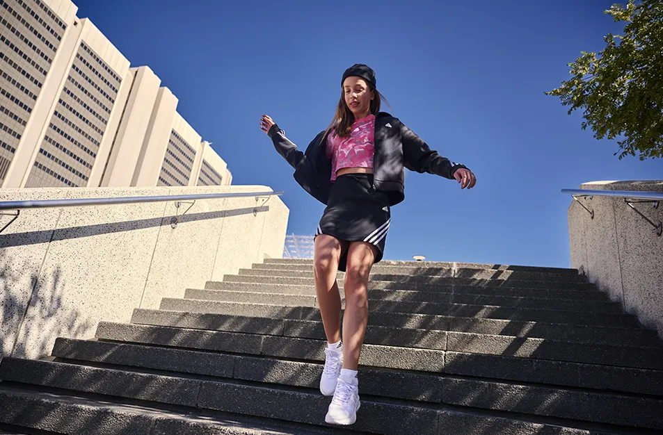  <center><b>ŽENE</b></center>