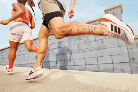 NAJLAKŠI ULTRABOOST IKAD – DOŽIVITE VEĆU ENERGIJU I LAKOĆU U SVAKOM KORAKU UZ NOVE ADIDAS ULTRABOOST LIGHT TENISICE!
