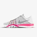 Nike WMNS FREE TR 6 