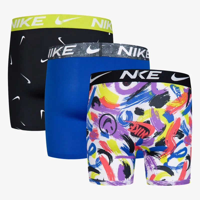 Nike Essential 
