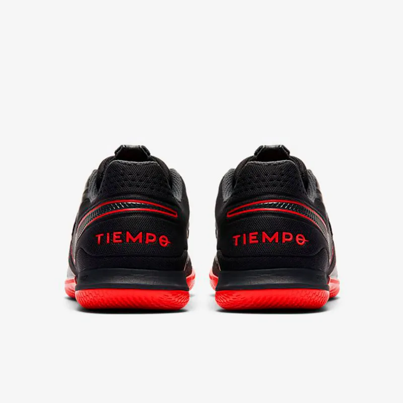 Nike REACT LEGEND 8 PRO IC 