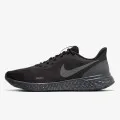 Nike Revolution 5 