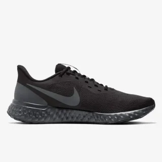 Nike Revolution 5 