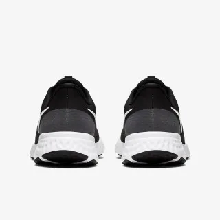 Nike REVOLUTION 5 