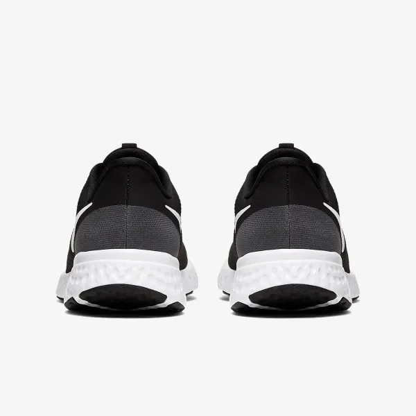Nike REVOLUTION 5 