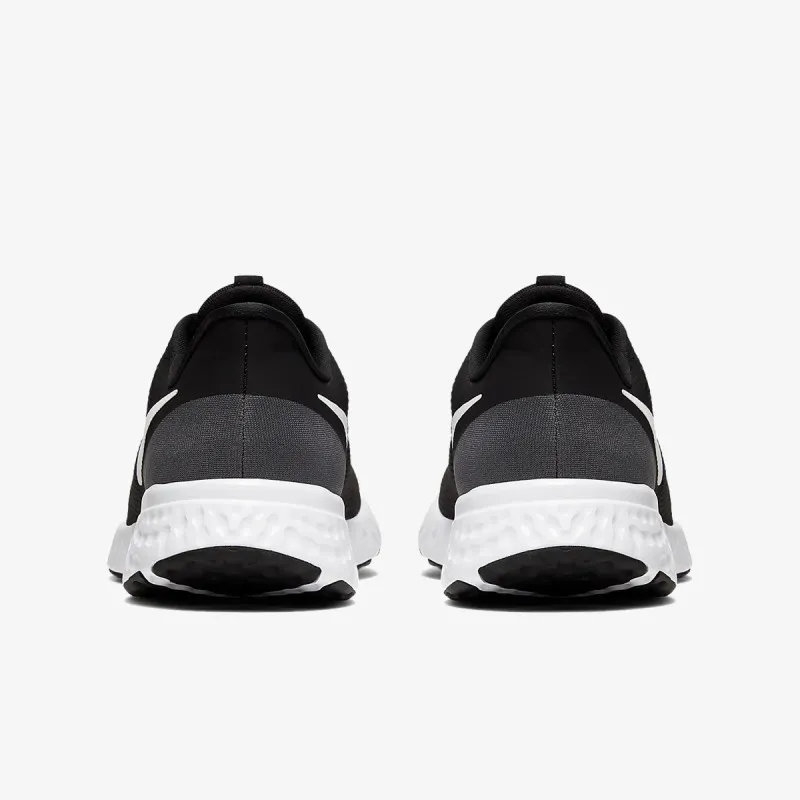 Nike REVOLUTION 5 