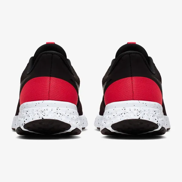 Nike Revolution 5 