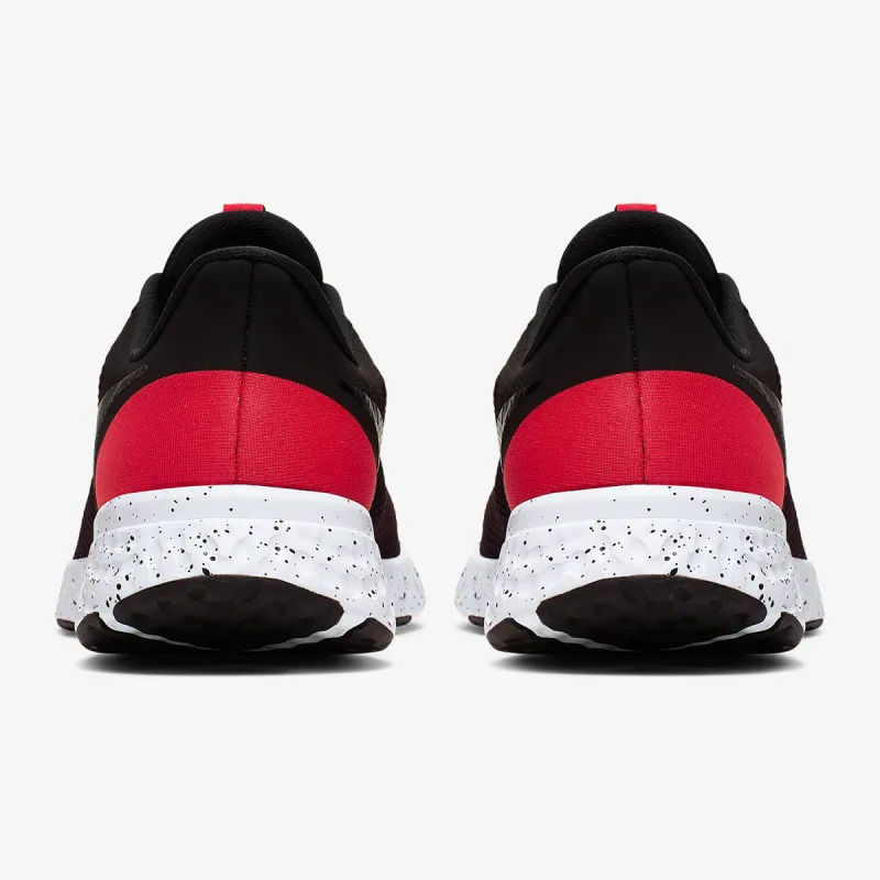 Nike Revolution 5 
