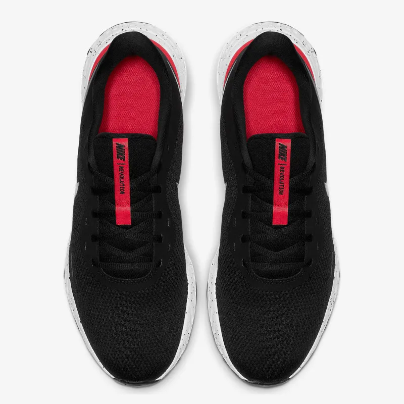 Nike Revolution 5 