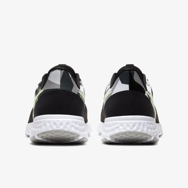 Nike REVOLUTION 5 
