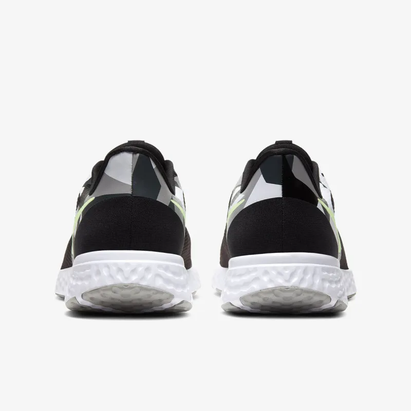 Nike REVOLUTION 5 