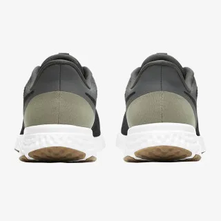 Nike REVOLUTION 5 