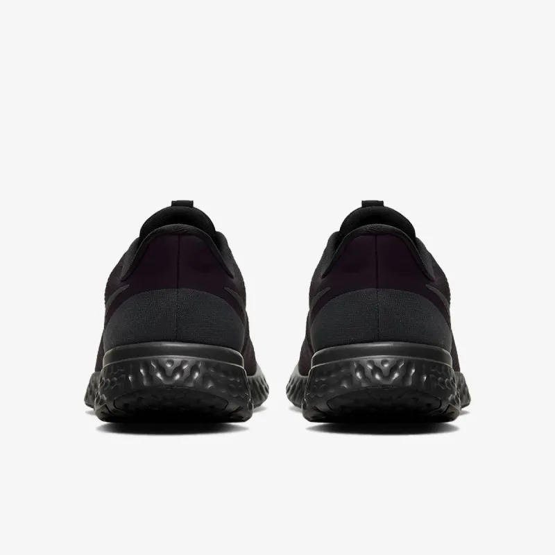 Nike Revolution 5 