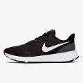 Nike REVOLUTION 5 