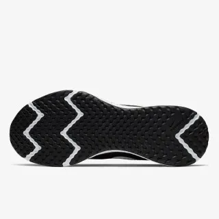 Nike REVOLUTION 5 