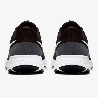 Nike REVOLUTION 5 