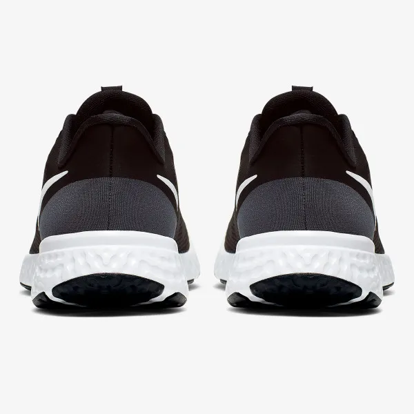 Nike REVOLUTION 5 