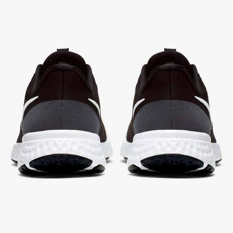 Nike REVOLUTION 5 