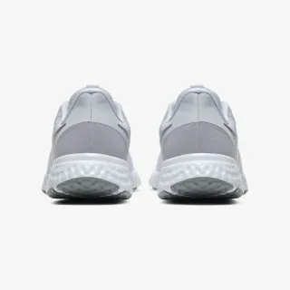 Nike Revolution 5 