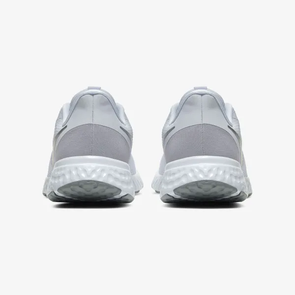 Nike Revolution 5 