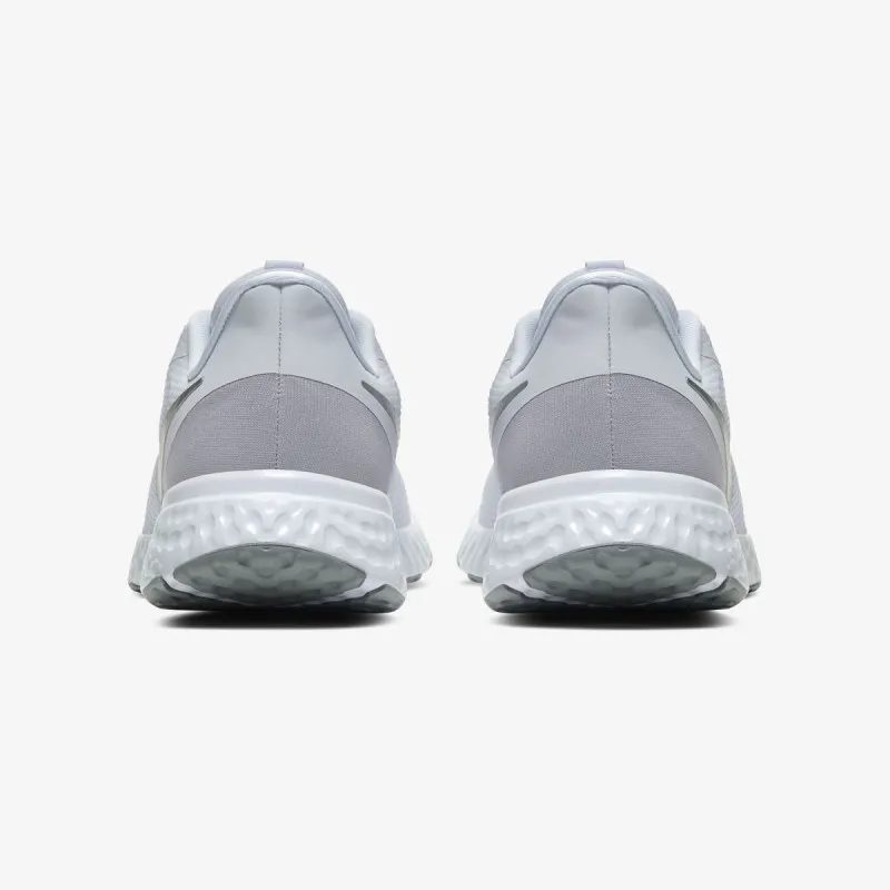 Nike Revolution 5 