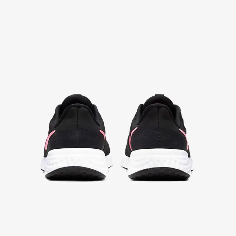 Nike REVOLUTION 5 