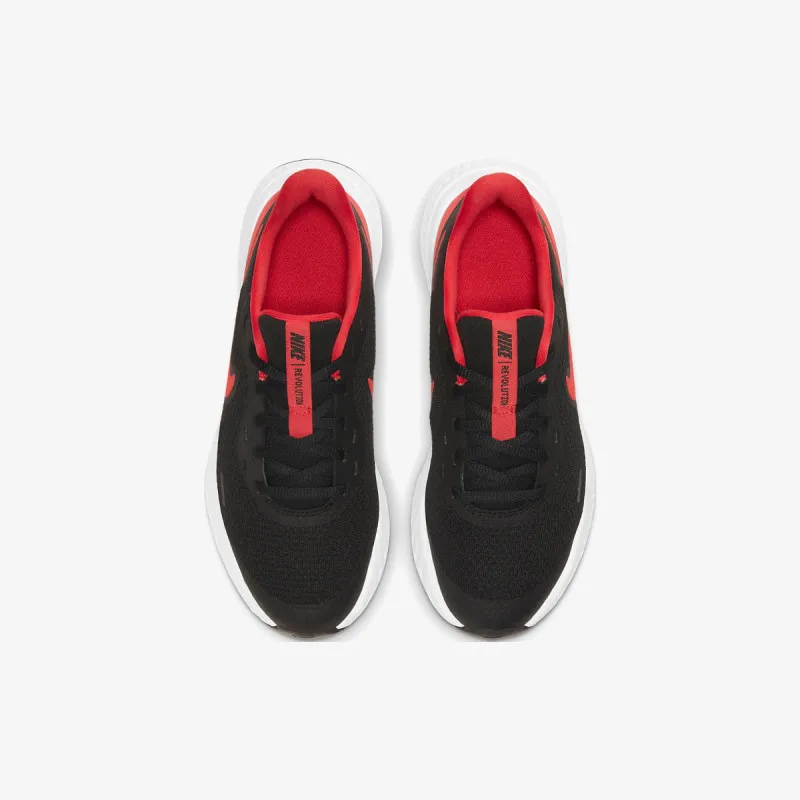 Nike REVOLUTION 5 