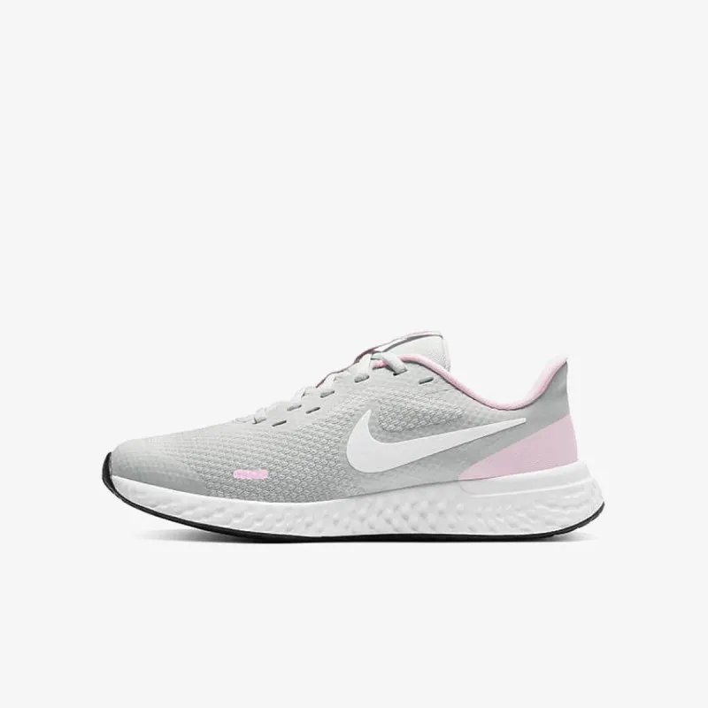 Nike Revolution 5 