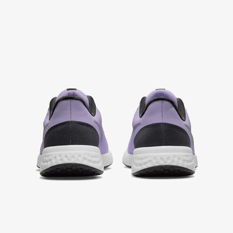 Nike Revolution 5 