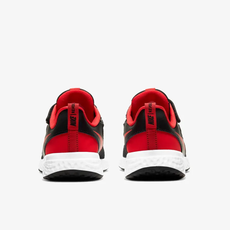 Nike REVOLUTION 5 