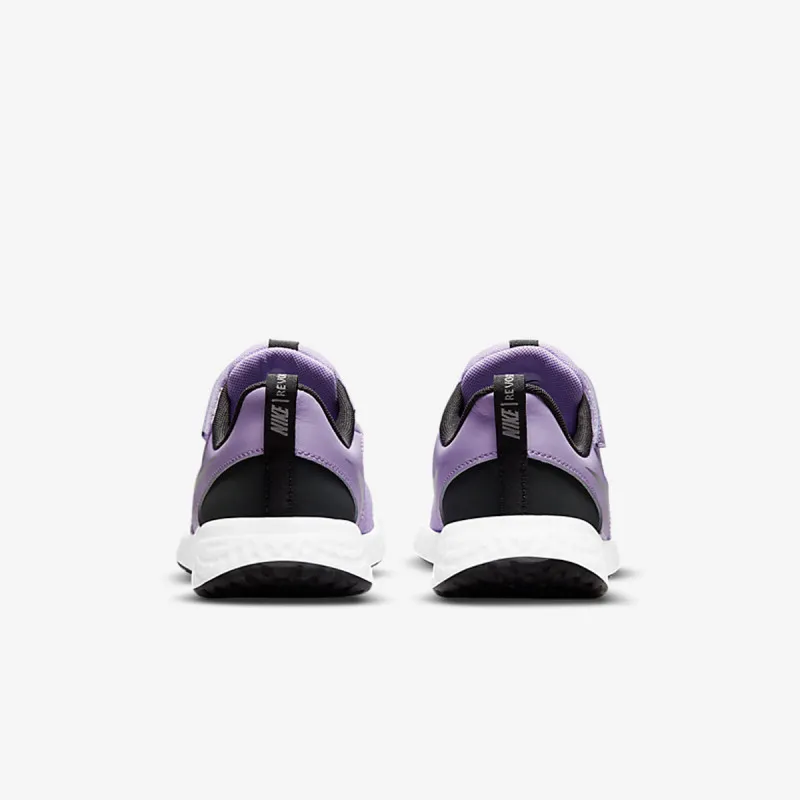 Nike Revolution 5 