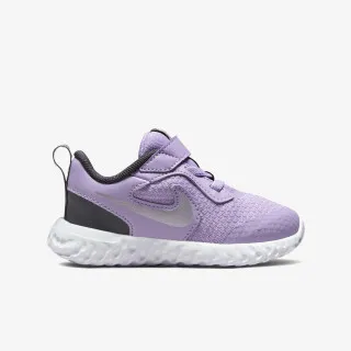 Nike Revolution 5 