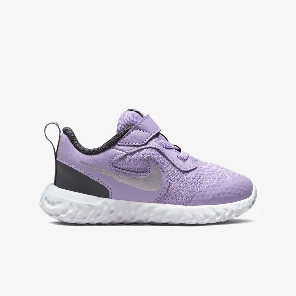 Nike Revolution 5 