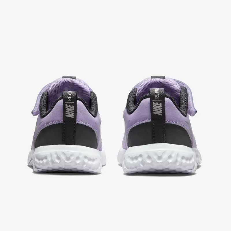 Nike Revolution 5 