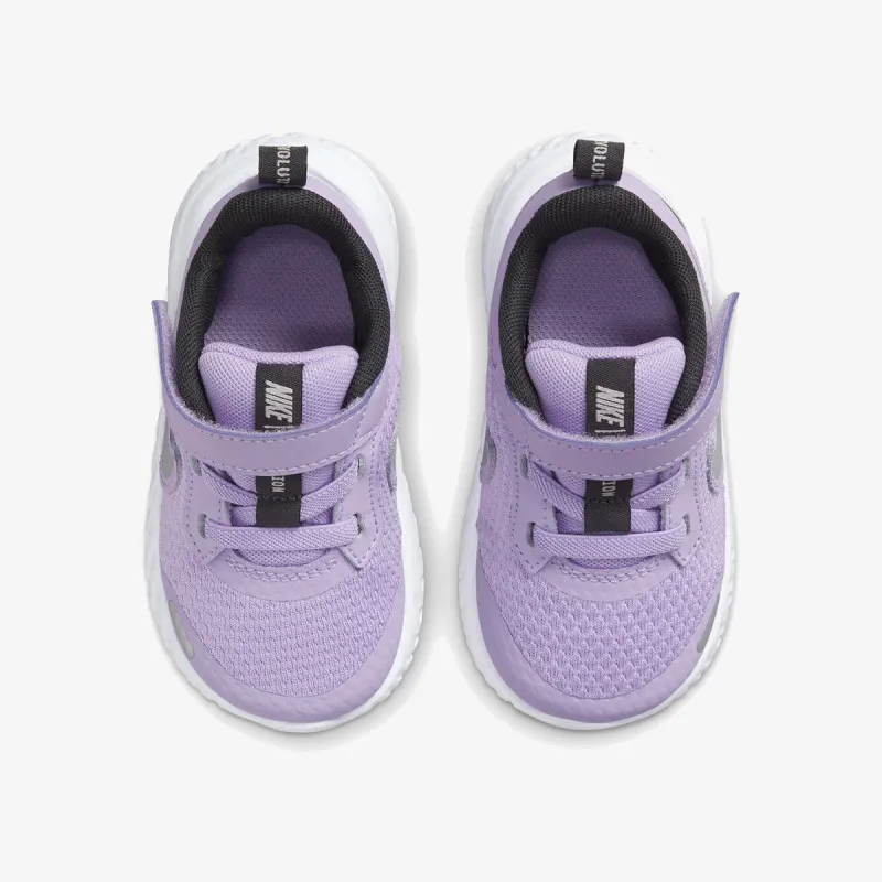 Nike Revolution 5 