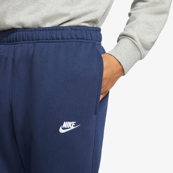 Nike Sportswear Club