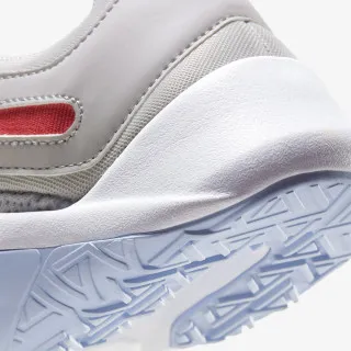Nike WMNS LEGEND ESSENTIAL 