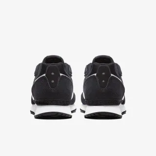Nike Venture Runner 