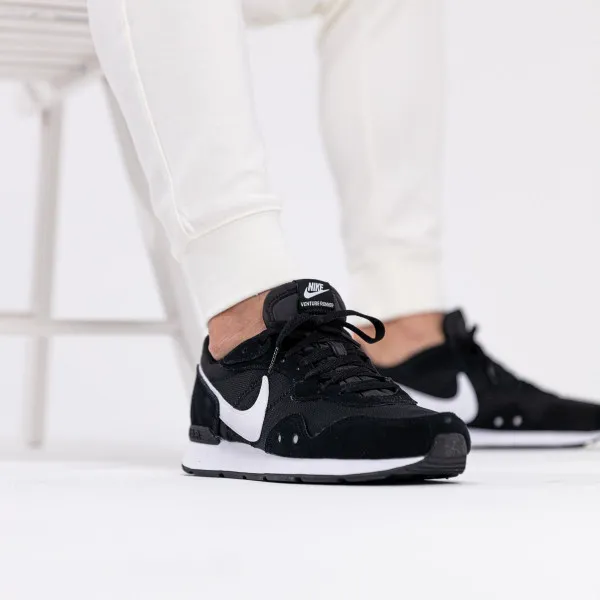 Nike Tenisice Venture Runner 