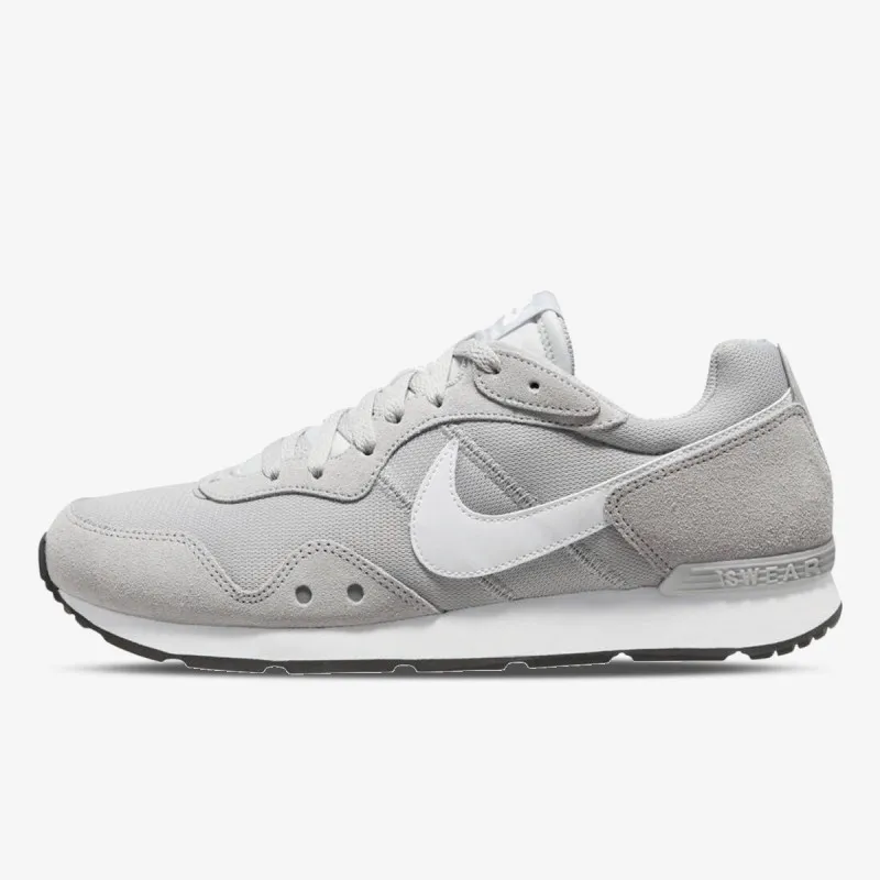 Nike VENTURE RUNNER 