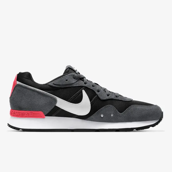 Nike Tenisice Venture Runner 