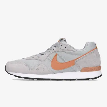 NIKE TENISICE Venture Runner 