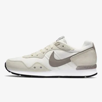 NIKE TENISICE Venture Runner 