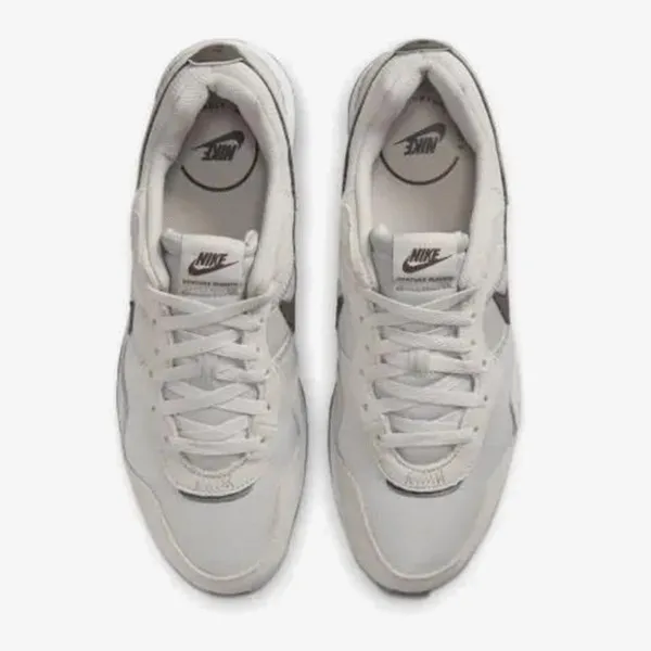 Nike Venture Runner 