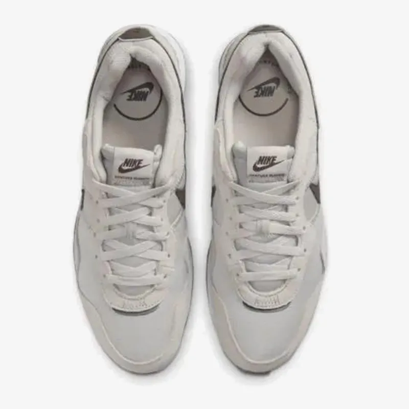 Nike Venture Runner 