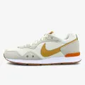 Nike VENTURE RUNNER 