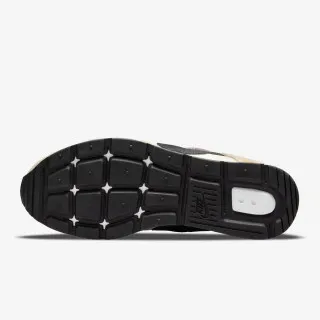 Nike Venture Runner 