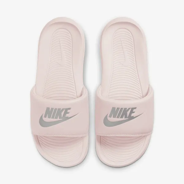 Nike Victori One 