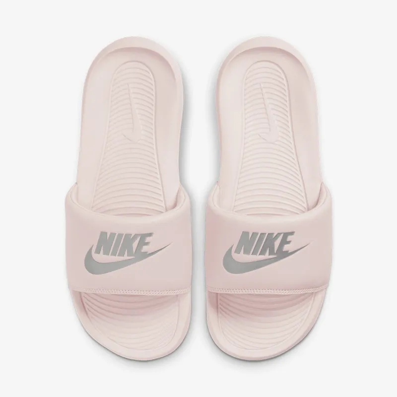 Nike Victori One 