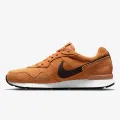 Nike Venture Runner 
